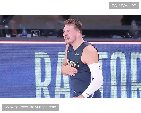 东契奇远投突破，独行侠攻防转换高效